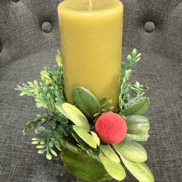 Vintage Green Candle Holiday Plastic Wreath & Velvet Base 7.5" Tall - Picture 7 of 7